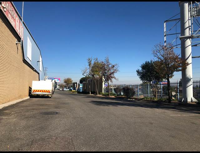 328M² WAREHOUSE TO LET IN MEADOWDALE