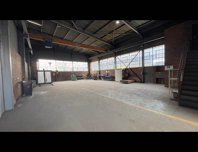 440M² WAREHOUSE TO LET IN GERMISTON CENTRAL