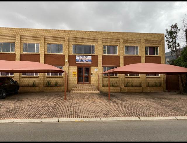 1,250M² WAREHOUSE TO LET IN APEX