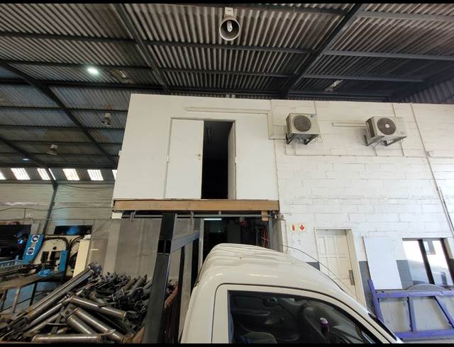 620M² WAREHOUSE TO LET IN STIKLAND INDUSTRIAL