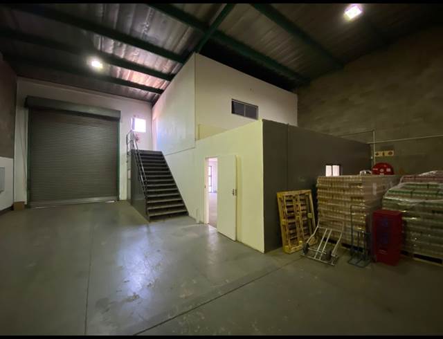 273M² WAREHOUSE TO LET IN DRIEHOEK