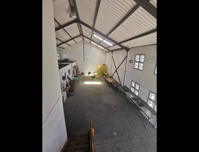 234M² WAREHOUSE TO LET IN AIRPORT INDUSTRIA
