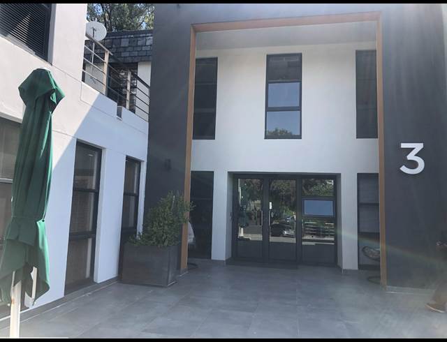 427M² OFFICE TO LET IN DUNKELD WEST