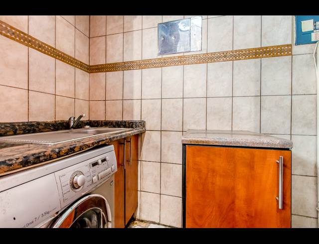 2 BEDROOM APARTMENT TO LET IN ROSEBANK