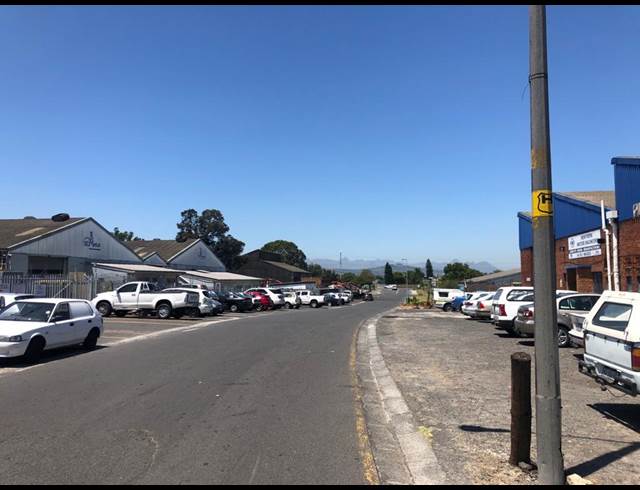 736M² WAREHOUSE RENTED IN TRIANGLE FARM