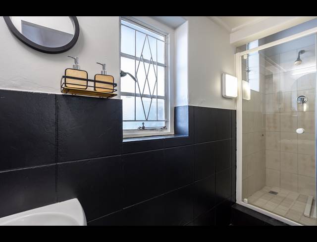 5 BEDROOM FREESTANDING TO LET IN RONDEBOSCH