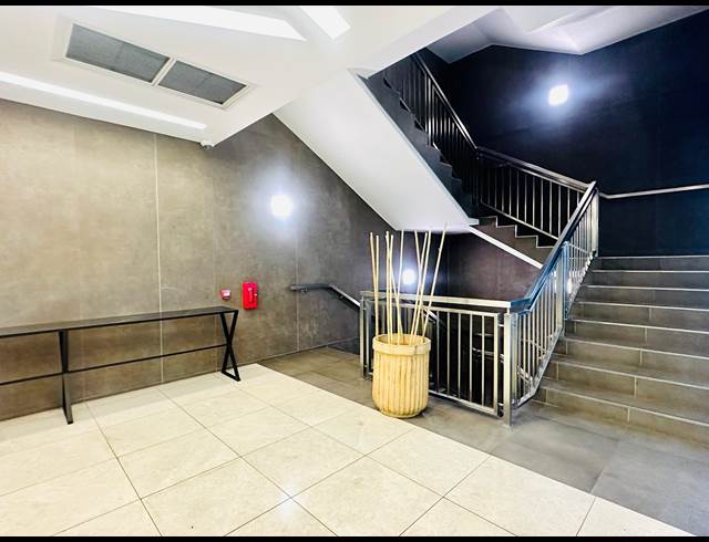 5,108M² OFFICE TO LET IN BRYANSTON