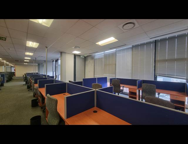 3,554M² OFFICE TO LET IN WOODSTOCK