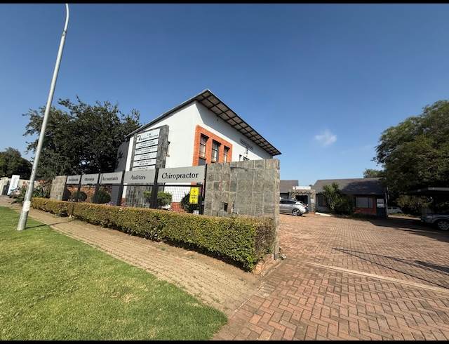 100M² BUSINESS CENTRE TO LET IN RYNFIELD