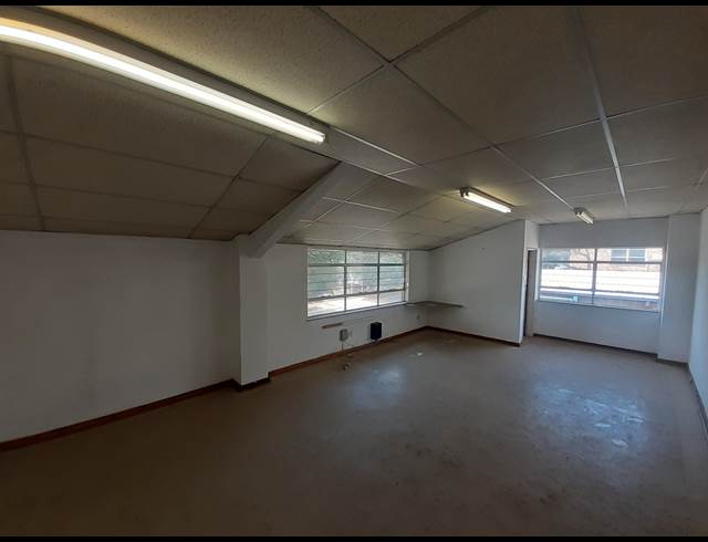 291M² WAREHOUSE TO LET IN ROBERTVILLE
