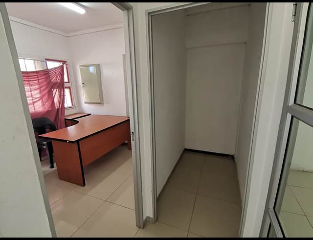 133M² OFFICE TO LET IN VALHALLA