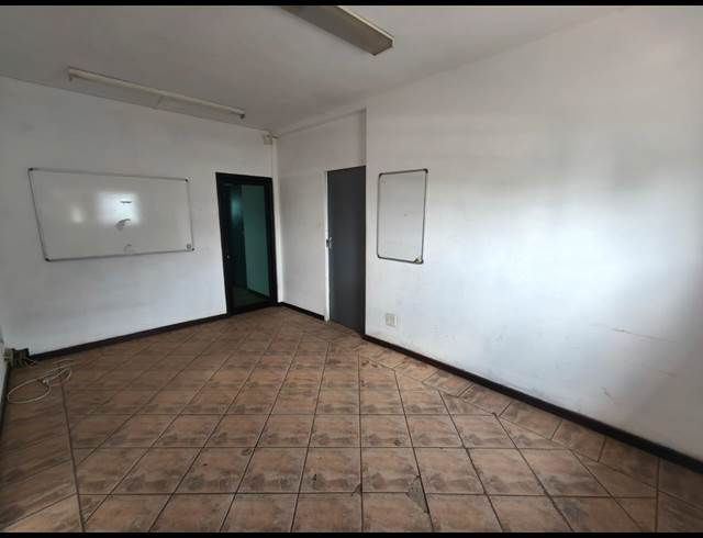 952M² WAREHOUSE TO LET IN HENNOPSPARK
