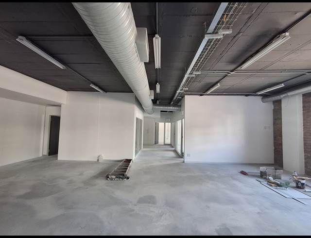 233M² OFFICE TO LET IN DE WATERKANT