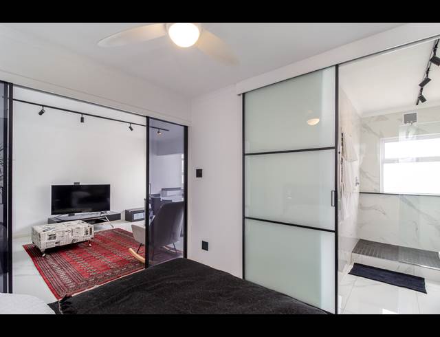 1 BEDROOM APARTMENT TO LET IN SEA POINT