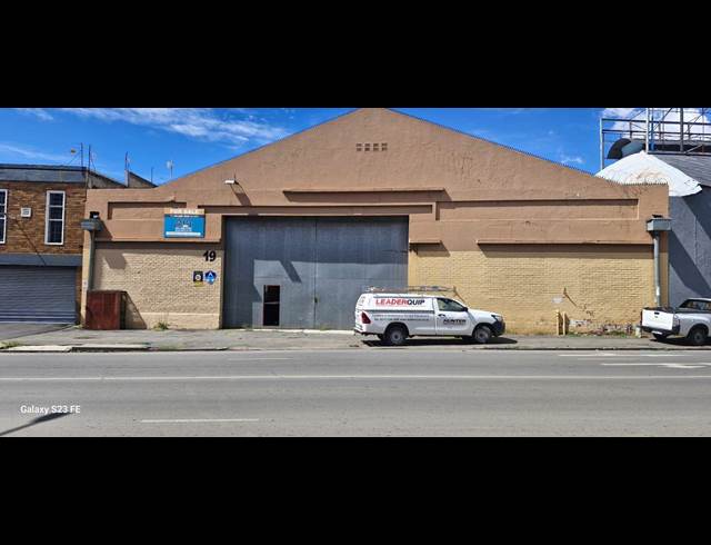 1,700M² WAREHOUSE TO LET IN VILLAGE MAIN