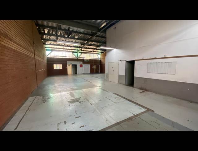 340M² WAREHOUSE TO LET IN HENNOPSPARK INDUSTRIAL