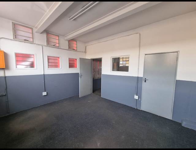 150M² WAREHOUSE TO LET IN STEELEDALE