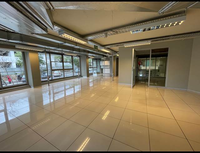 227M² OFFICE TO LET IN GARDENS