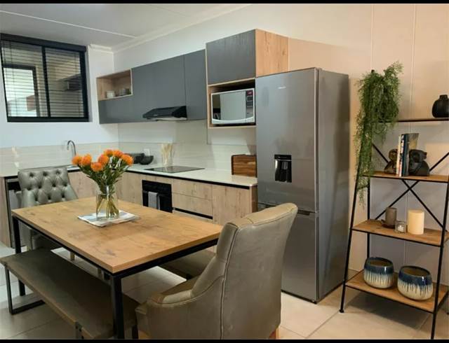 2 bed property to rent in VREDEKLOOF HEIGHTS