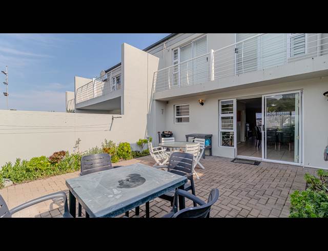 3 BEDROOM TOWNHOUSE TO LET IN BIG BAY