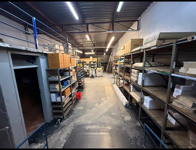 1,253M² WAREHOUSE TO LET IN FERNDALE