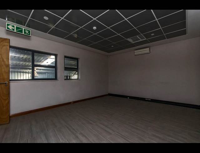 2,360M² WAREHOUSE TO LET IN WYNBERG