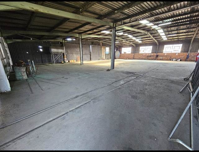 1,000M² WAREHOUSE TO LET IN BOKSBURG EAST
