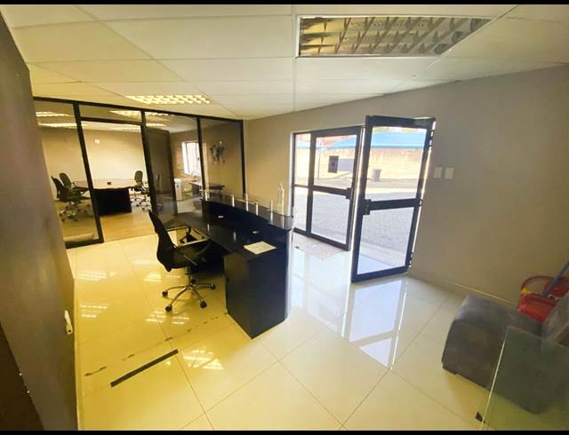 1,983M² OFFICE TO LET IN PARKMORE