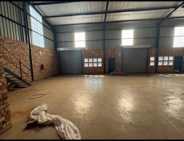 527M² WAREHOUSE TO LET IN KNIGHTS