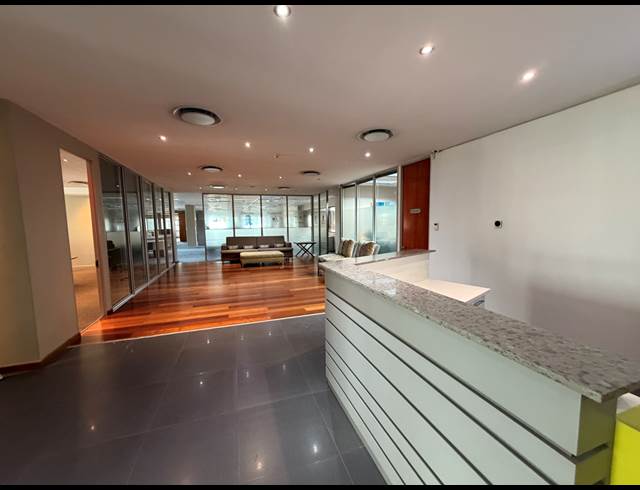 890M² OFFICE TO LET IN DE WATERKANT