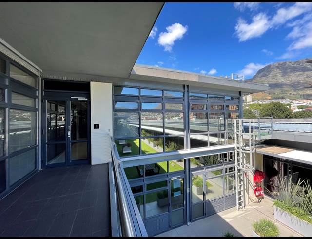 207M² OFFICE TO LET IN GARDENS