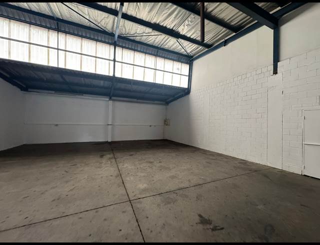 200M² WAREHOUSE TO LET IN EASTLEIGH