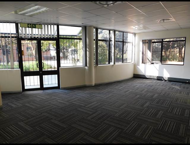 167M² OFFICE TO LET IN PARKTOWN