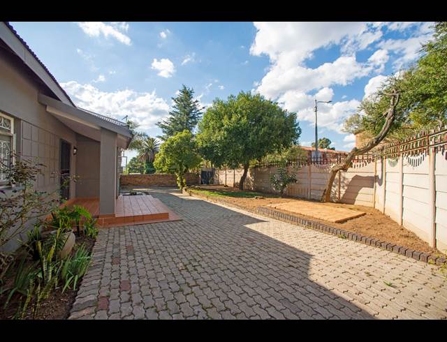 991M² OFFICE TO LET IN EDENVALE CENTRAL