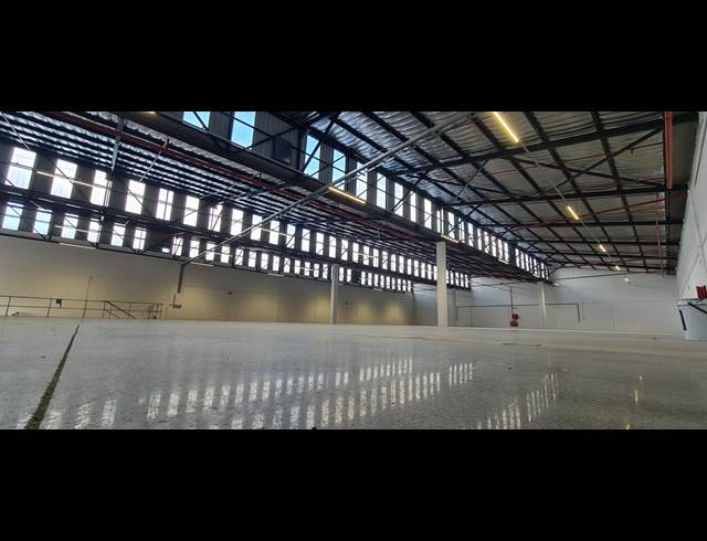 1,580M² WAREHOUSE TO LET IN RETREAT INDUSTRIAL