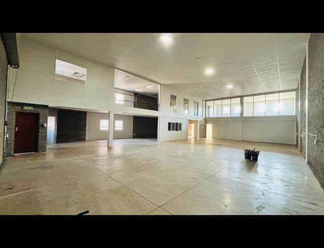 550M² WAREHOUSE TO LET IN STORMILL