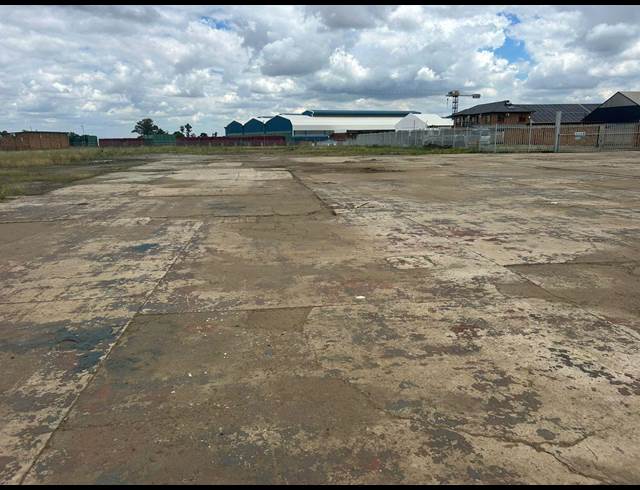 12,000M² INDUSTRIAL YARD TO LET IN COMET