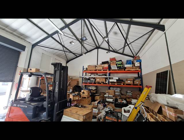 178M² WAREHOUSE TO LET IN DIEP RIVER