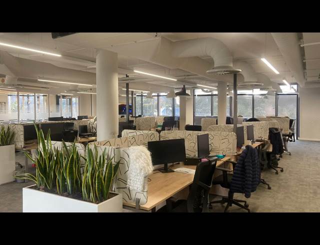1,310M² OFFICE TO LET IN BIRNAM