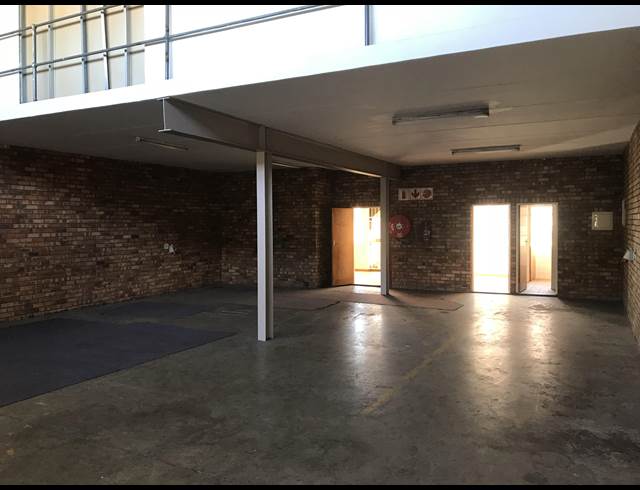 290M² WAREHOUSE TO LET IN STRIJDOMPARK