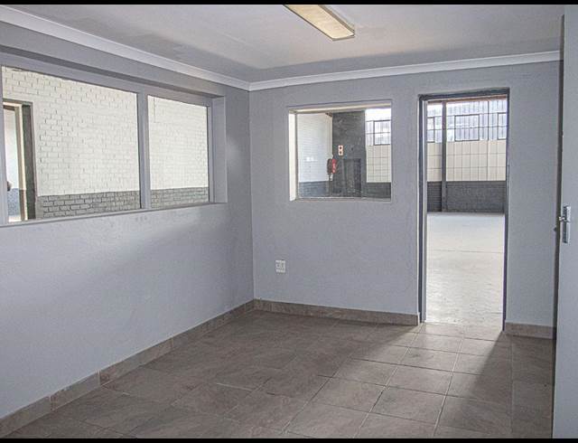 724M² WAREHOUSE TO LET IN HALFWAY HOUSE