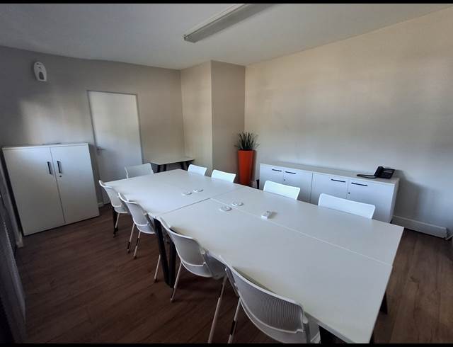 180M² OFFICE TO LET IN VINCENT