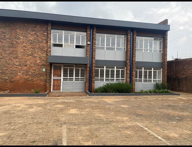 940M² WAREHOUSE TO LET IN CLAYVILLE