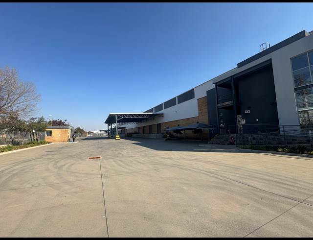 4,626M² WAREHOUSE TO LET IN GOSFORTH PARK