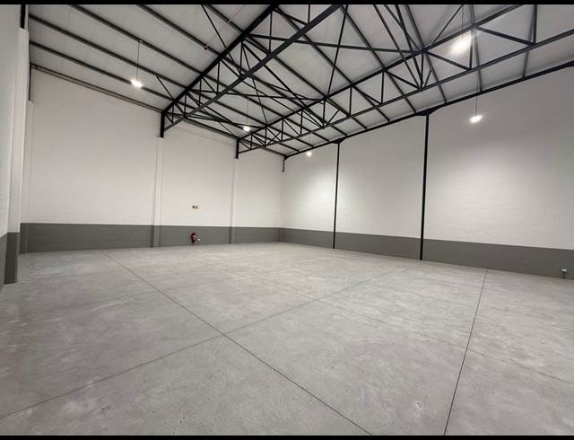 565M² WAREHOUSE TO LET IN STIKLAND INDUSTRIAL