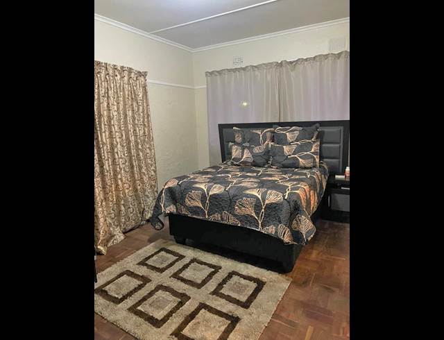 2 bed property to rent in LANGERUG