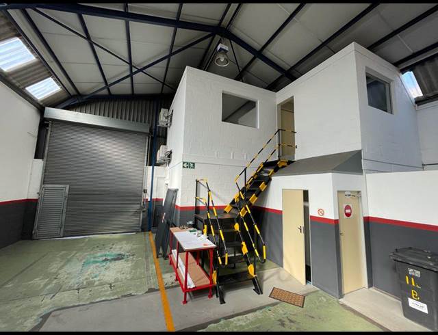340M² WAREHOUSE RENTED IN STIKLAND INDUSTRIAL