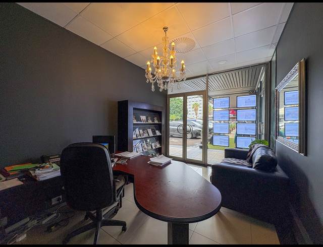 135M² OFFICE TO LET IN UMHLANGA CENTRAL
