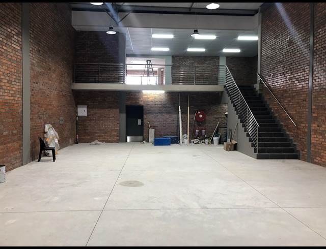 306M² BUILDING RENTED IN EPPING INDUSTRIAL
