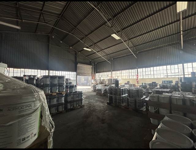 300M² WAREHOUSE TO LET IN INDUSTRIA WEST
